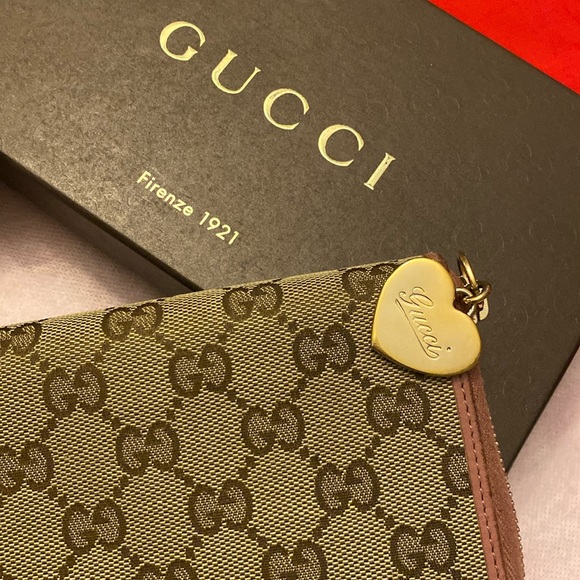 Gucci Zip-Around Wallet Heart Charm - Picture 3 of 12